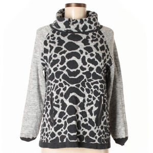 Cullen Giraffe Animal Print Sweatshirt Size Medium
